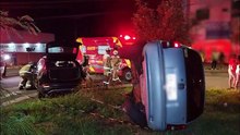 Carro tomba em violento acidente de trânsito no bairro Santo Inácio