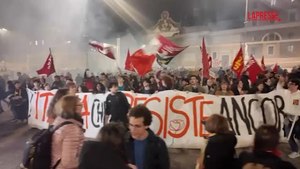 A Roma fuochi d'artificio per festeggiare la vittoria del No al referendum