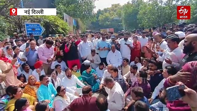 दिल्ली बजट पर घमासान: सदन के अंदर पेश हुआ बजट, बाहर AAP का प्रदर्शन और आतिशी का बीजेपी पर हमला