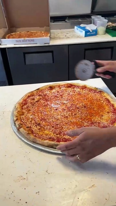 The PERFECT cheese pizza 👌🏻