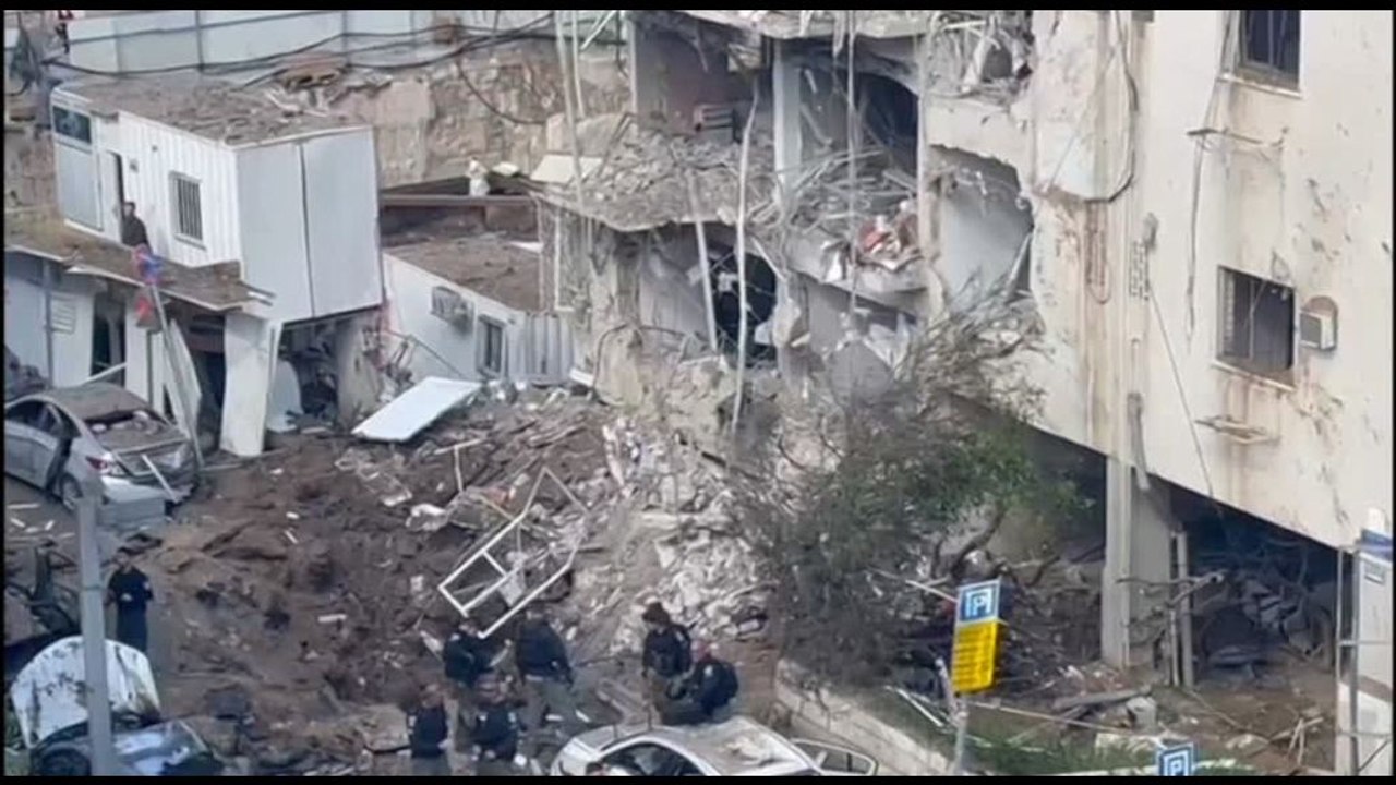 Missile iraniano caduto a Tel Aviv tra due palazzi