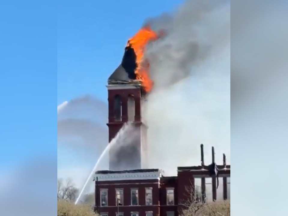 Großbrand zerstört historischen Glockenturm