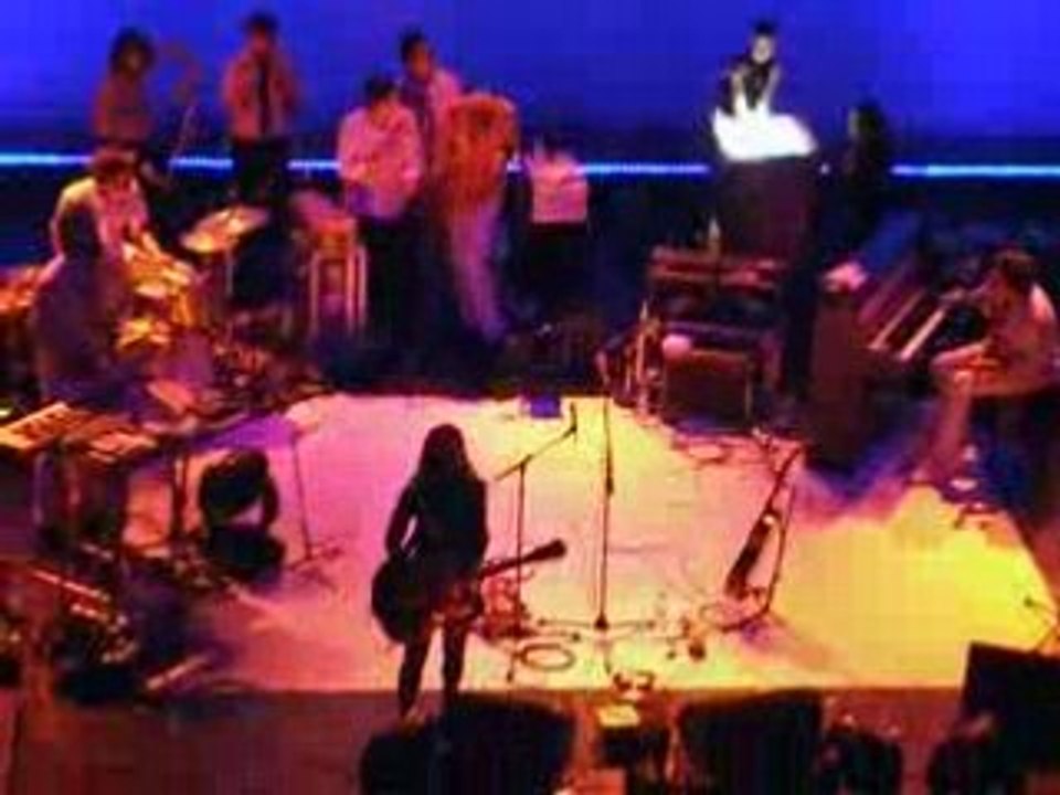 Feist Sea Lion Woman Live Paris