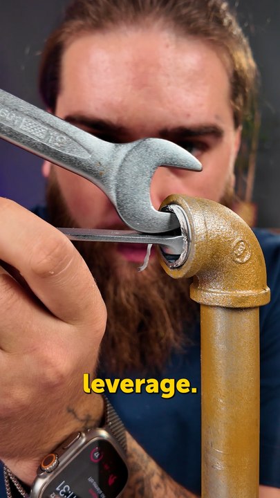 Repairing iPhone screen, metal pipe and my life!