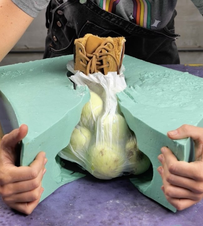 Raps about Shoes in bubble style - Unique design 👟