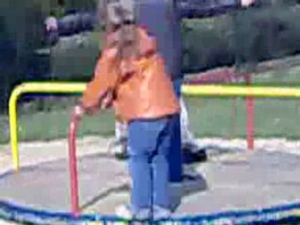 Mausi auf spielplatz