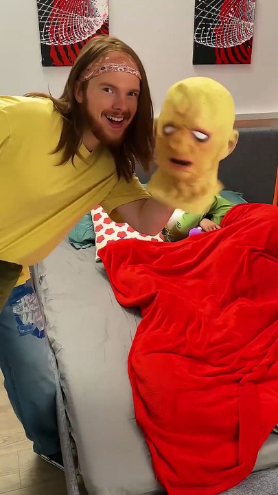 MASQUE EFFRAYANT Dans Le Lit – BLAGUE À Ma Femme ! 😂💀 #blague #prank