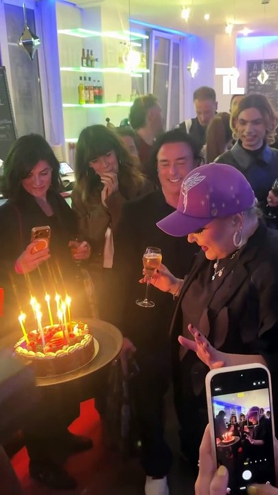 TL - Marlène Schaff fête son anniversaire lors de la première de son spectacle