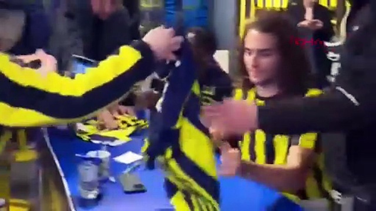 Guendouzi, Cherif ve Nene imza gününde taraftarlarla buluştu / Fotoğraf eklendi