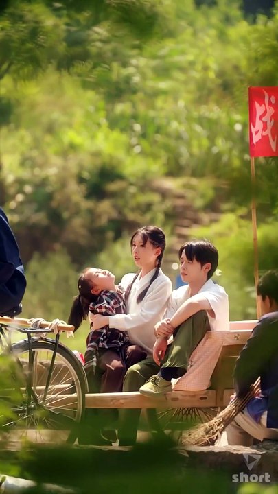 Luke and Ella - Heart’s Bloom shortmintz