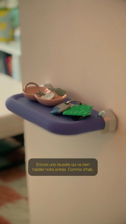 J8 - Ça fait un moment que je voulais faire une étagère complètement imprimée ! 🔩 En vrai elle est simple parce que j’avais pas la place à cette endroit pour une plus grande, donc ici j’suis allé à l’essentiel mais j’trouve que ça fonctionne !  Peut-être