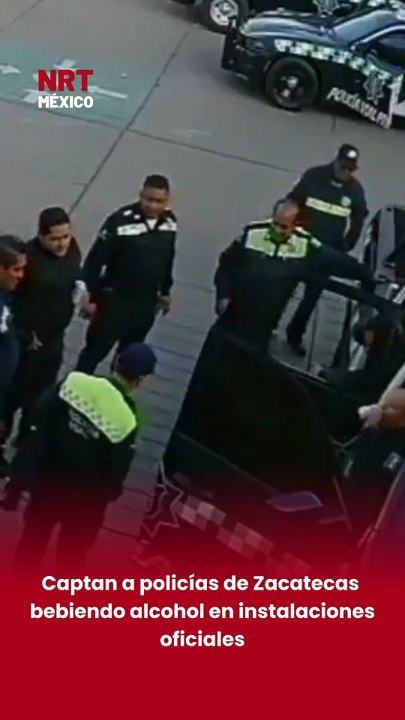 🚨🍺 Un video difundido en redes muestra a presuntos elementos de la Policía de Seguridad Vial y Tránsito del Estado de Zacatecas ingiriendo bebidas alcohólicas dentro de instalaciones oficiales.