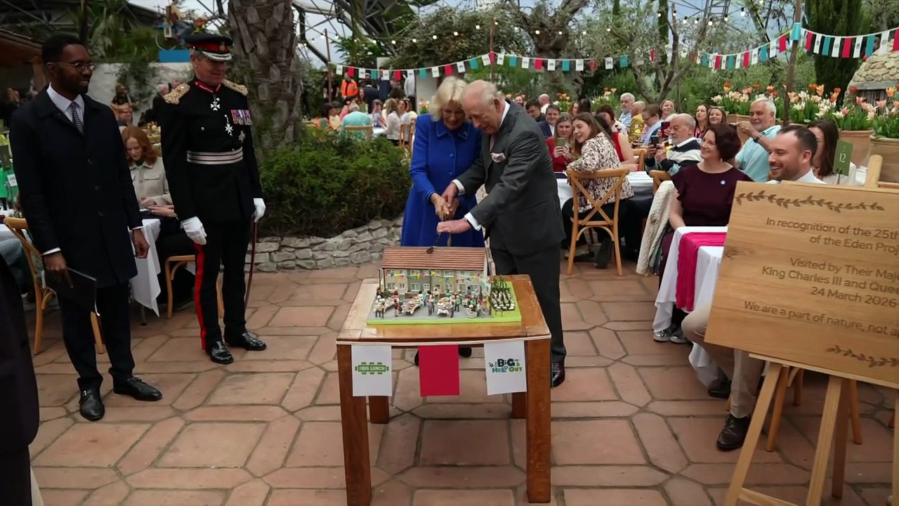 All smiles as King and Queen struggle to cut cake with sword