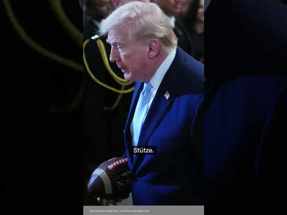 Erst scherzte Trump über seine Gesundheit - 'The Don' musste sich festhalten