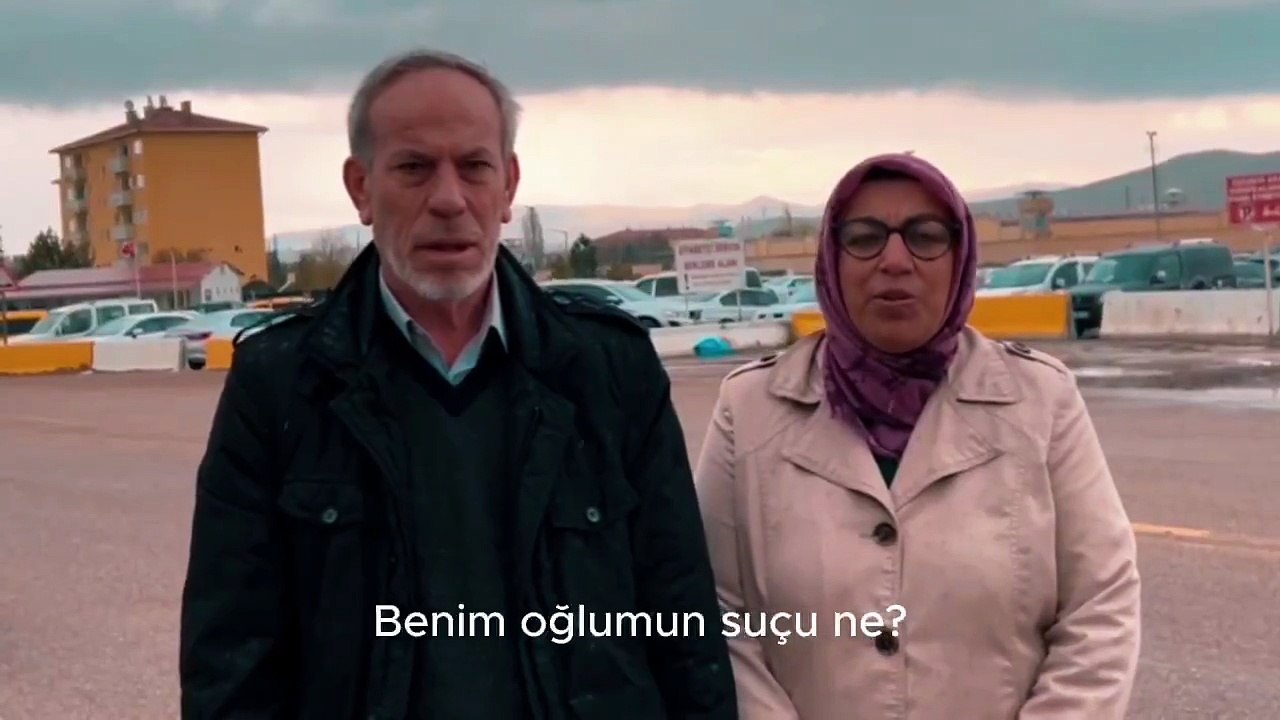 İsmail Arı'nın ailesi cezaevi önünden seslendi: Oğlumuz doğruları yazdığı için mi tutuklandı?