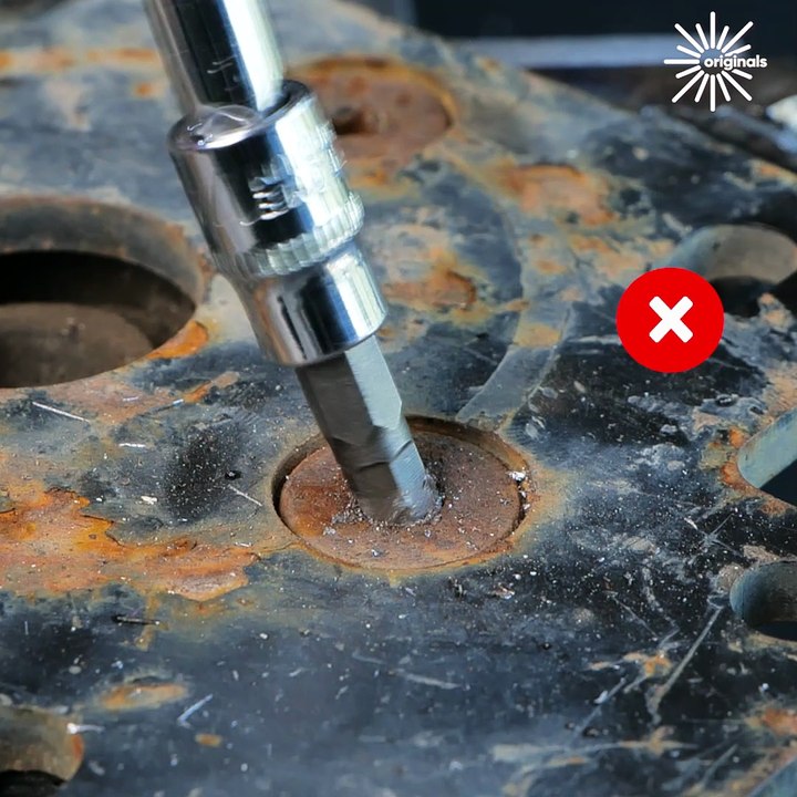 A guaranteed hack to remove screws from metal! 👍