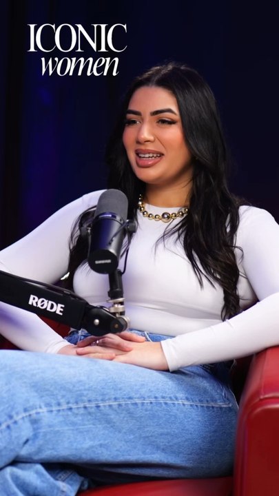 Dans ce passage du podcast, Fatima explique le déclic qu’elle a eu en tant que femme :ne plus jamais se dévaloriser.« Hôtesse en boîte de nuit ou hôtesse d’accueil à Carrefour… »