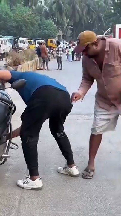 bhalai ka zamana nahi raha 🤣🤣… #abramputan #youtube #shorts - Abram Puttan Vlogs (360p, h264)