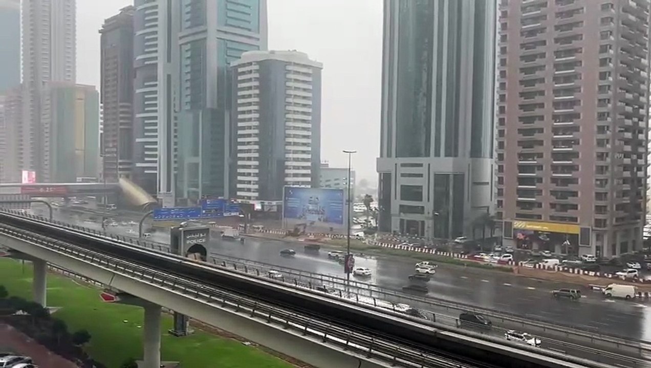 Rains pour in Dubai