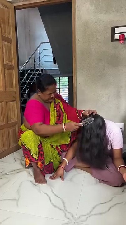 Prank Gone Wrong! Her Reaction is Priceless! 😲🤣 ​The Hairbrush Spider Prank! 🕷️😱 😂 ​Don't Trust Anyone With a Hairbrush! 💇‍♀️🚫🤣