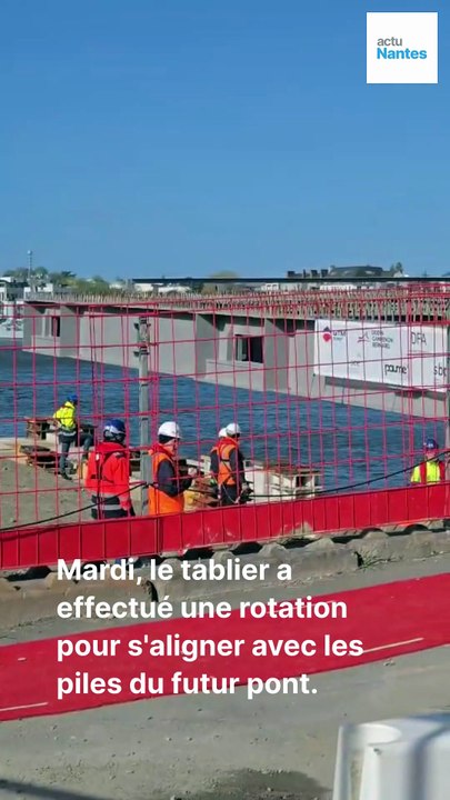 La pose du tablier du pont Anne-de-Bretagne