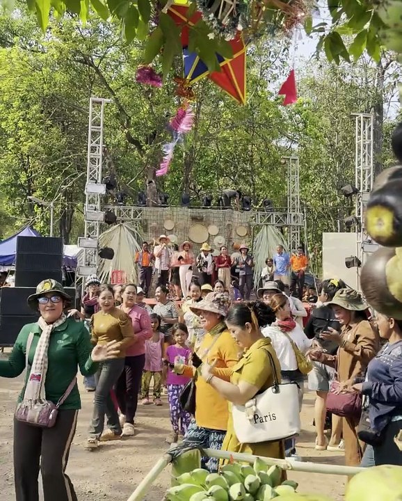 ប្លែកភ្នែកដែរ សង្ក្រាន្តវត្តមួយនៅខេត្តព្រះវិហារ មានការរៀបចំគូគុនខ្មែរថ្នាលឆ្នើមៗ ៩គូ ធ្វើឲ្យទស្សនាជក់ចិត្តក្រៃលេង