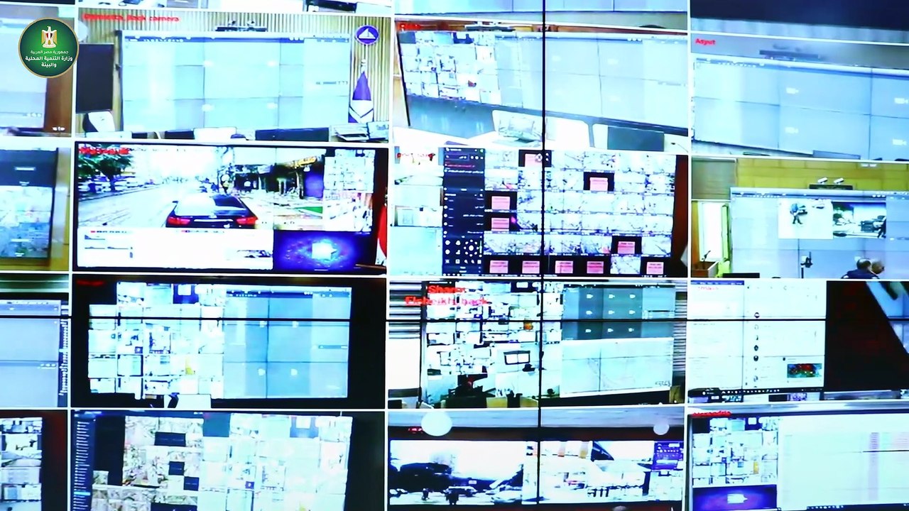 وزيرة التنمية المحلية والبيئة تتابع من مركز سيطرة الشبكة الوطنية للطوارئ بالوزارة جهود المحافظات في التعامل مع مياه الأمطار