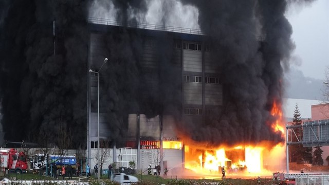 Trabzon'da fındık fabrikasında yangın