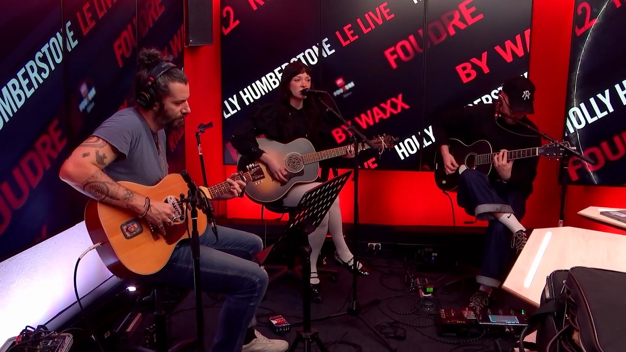 Holly Humberstone et Waxx interprètent "To Love Somebody" en live dans Foudre