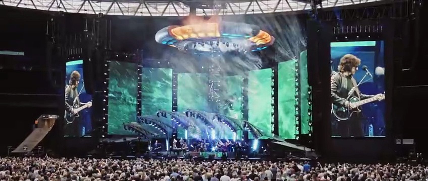 Standin' in the Rain (Electric Light Orchestra song) - Jeff Lynne (live)