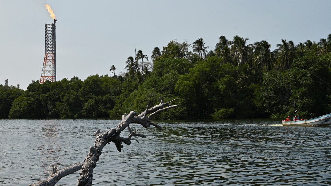 Derrame en la Refinería Olmeca