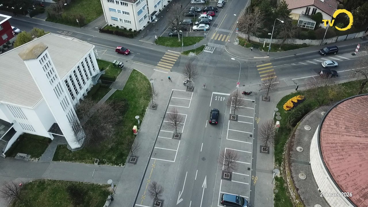 Sujet: place des deux Eglises