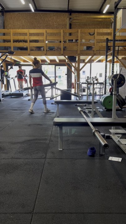 Rowing barre les amis !! Vous le faite pour votre dos celui là ? 😁🤝