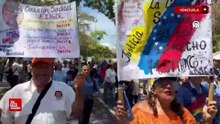Venezuela'da kamu çalışanları gösteri düzenledi