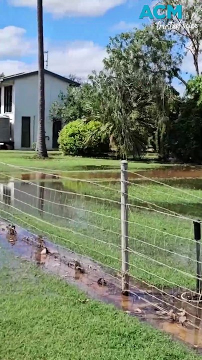 Floodwaters swamp Katherine as river nears major level again