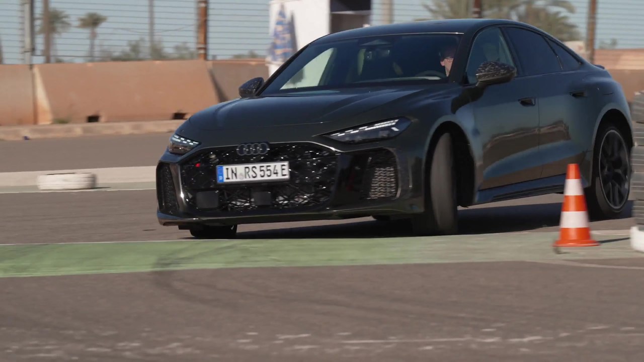Audi RS 5 Sedan in Bedford green metallic - Rac...