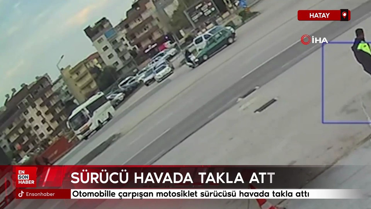 Otomobille çarpışan motosikletin sürücüsü havada böyle takla attı