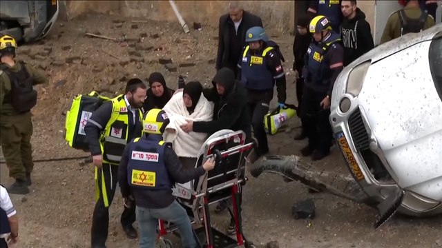Dos heridos tras ser alcanzados por restos de un misil iraní a 20 km de Tel Aviv
