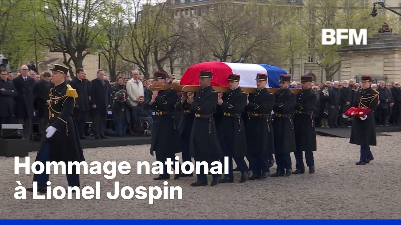 Hommage national à Lionel Jospin: le cercueil arrive aux Invalides