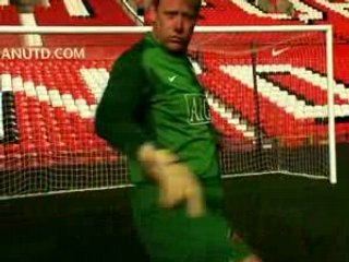 PETER SCHMEICHEL FAIT DE SALES BOULOTS !