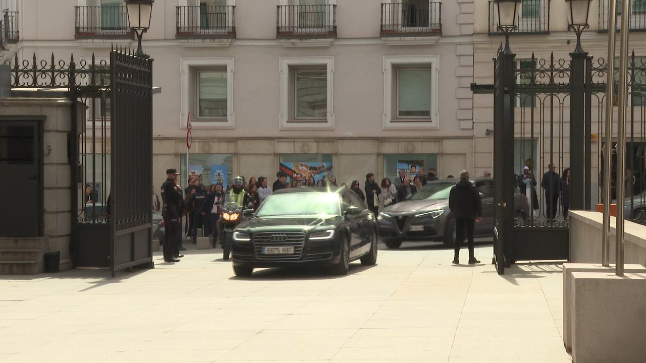La REACCIÓN de PEDRO SÁNCHEZ con el POLICÍA que le recibe en el CONGRESO de los DIPUTADOS