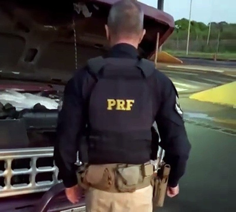 Agrotóxicos contrabandeados são encontrados no motor de caminhonete em Guaíra