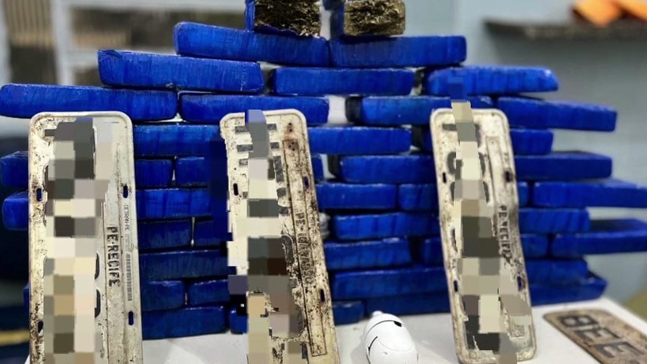 Polícia Militar Apreende 30 Quilos de Maconha em Operação no Desterro, Abreu e Lima: 5 Suspeitos Detidos