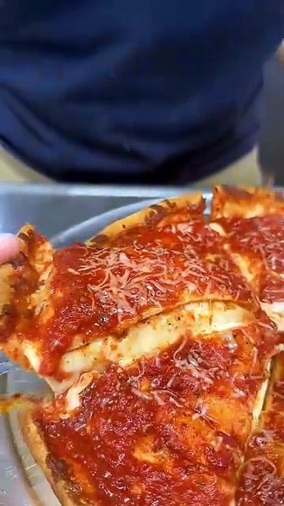 Deep dish pizza FTW 😤