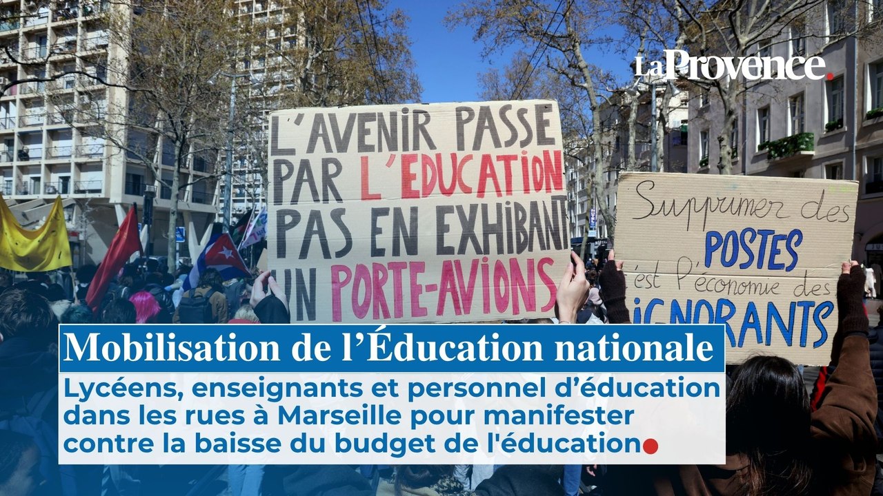 Lycéens, enseignants dans les rues à Marseille pour manifester  contre la baisse du budget de l'éducation