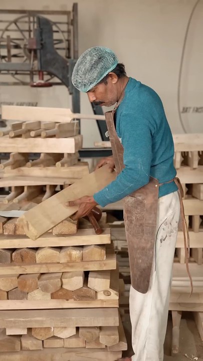 Raw willow to a cricket bat #batfactoryharyana - BAT FACTORY HARYANA (1080p, h264)