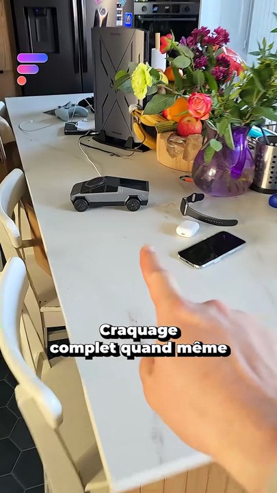 Un Cybertruck comme station de charge #stationdecharge #cybertruck #apple #shorts