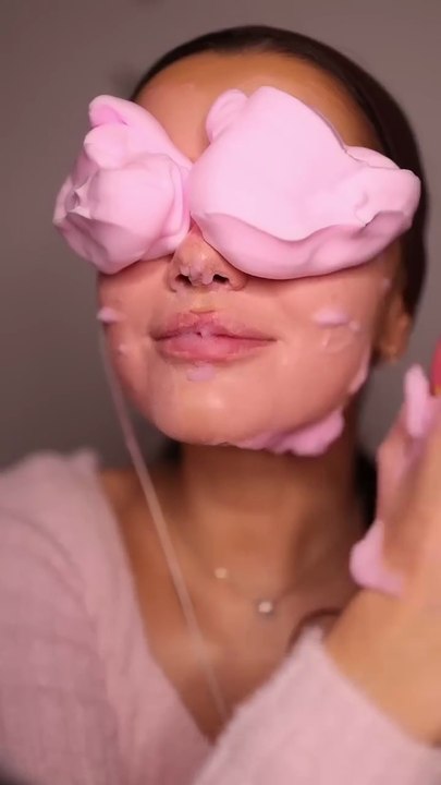 Face cleanse with bubbly cleanser