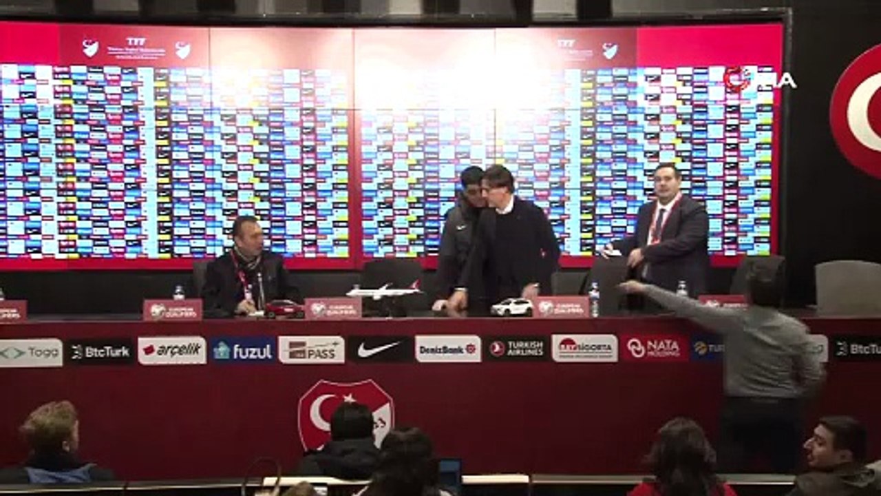 Vincenzo Montella: "İnşallah ülkemiz adına Dünya Kupası’na katılabiliriz ve herkesi mutlu edebiliriz" | Ajansspor | IHA
