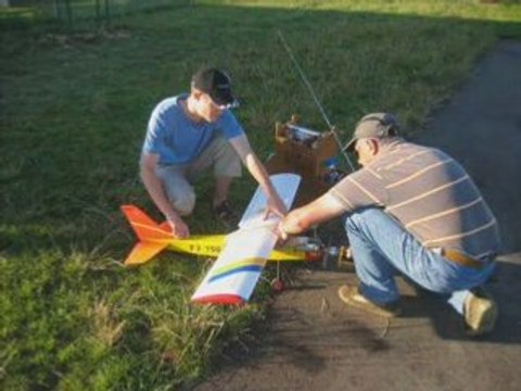 moi en snow et avec mon avion sur la piste de Chenove